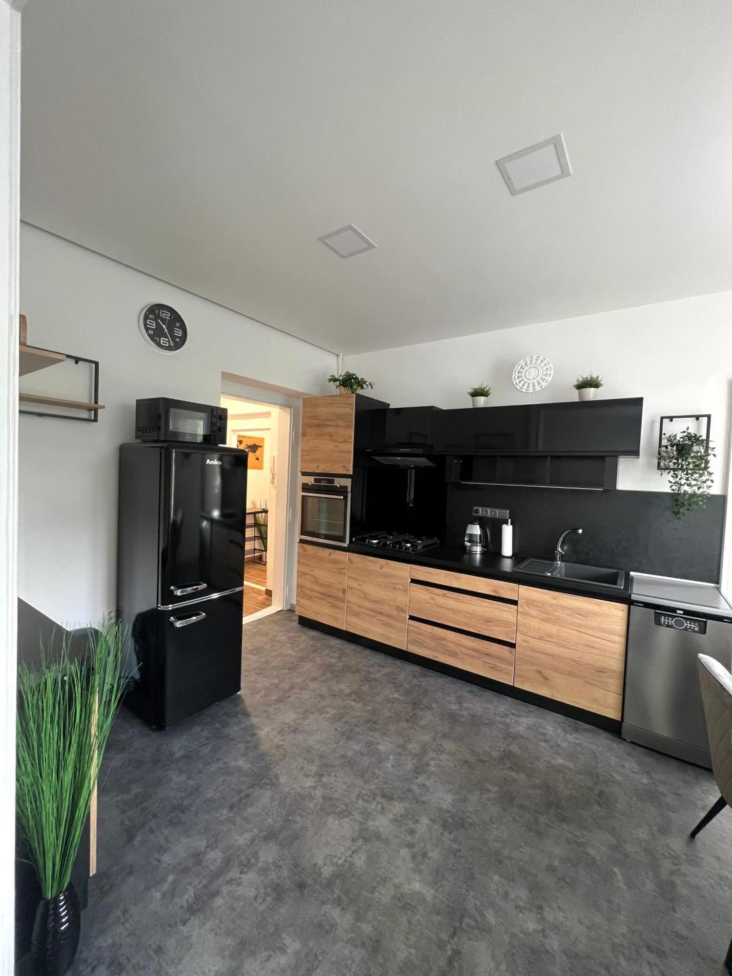 Apartman V Centru Trutnova Bagian luar foto
